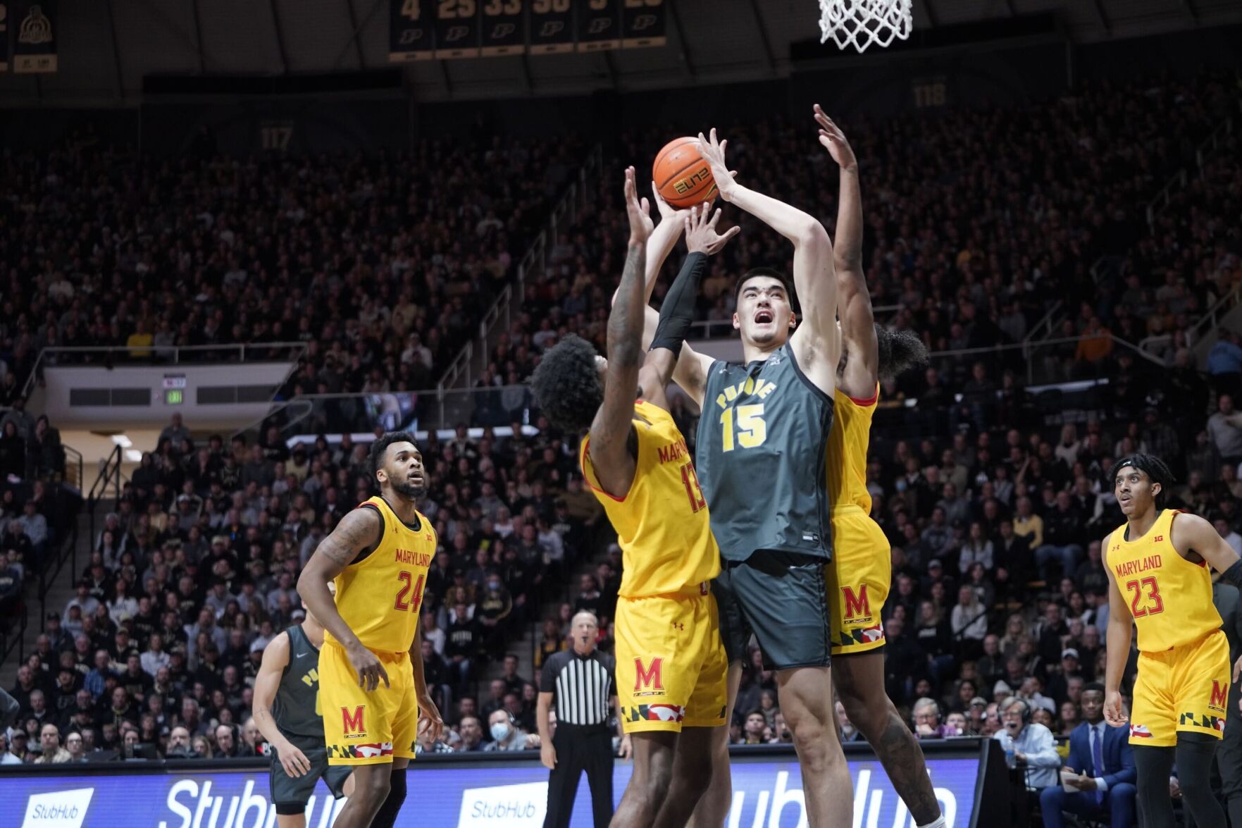 1/22/23 Maryland, Zach Edey shoots